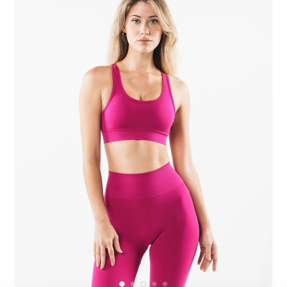 Alphalete revival sports bra magenta